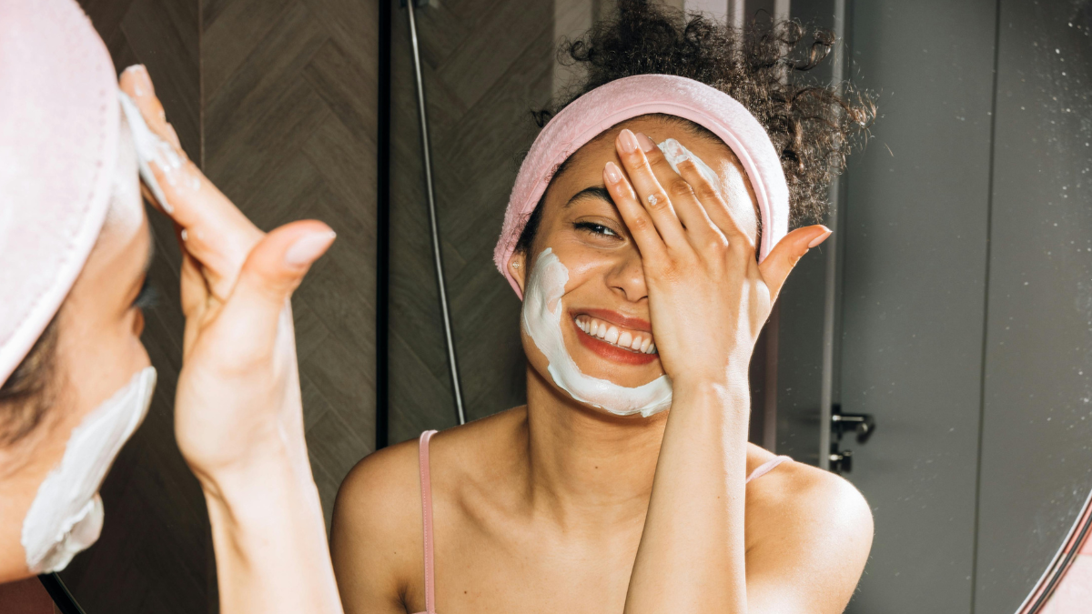 Femme avec crème nivea